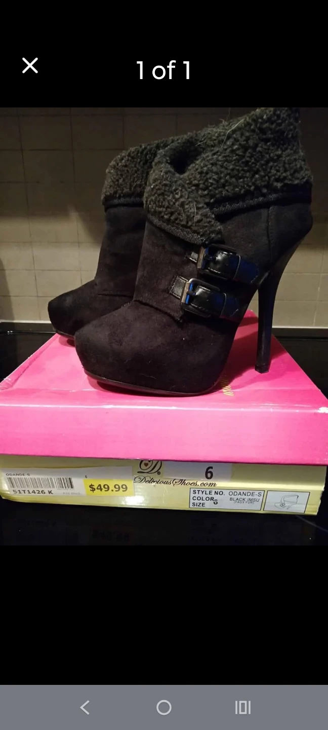 Delicious Shoes Black Ankle Boots Size 6