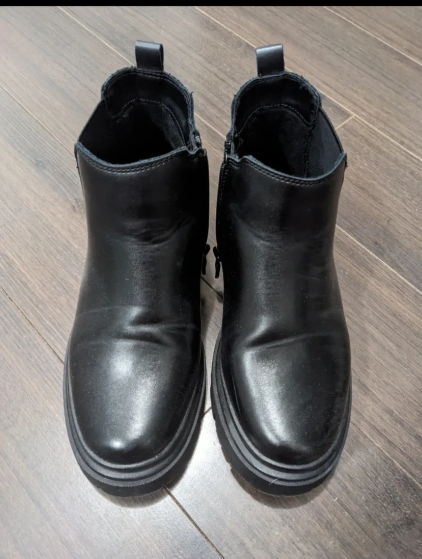 ARTICA Black Chelsea Boots size 5