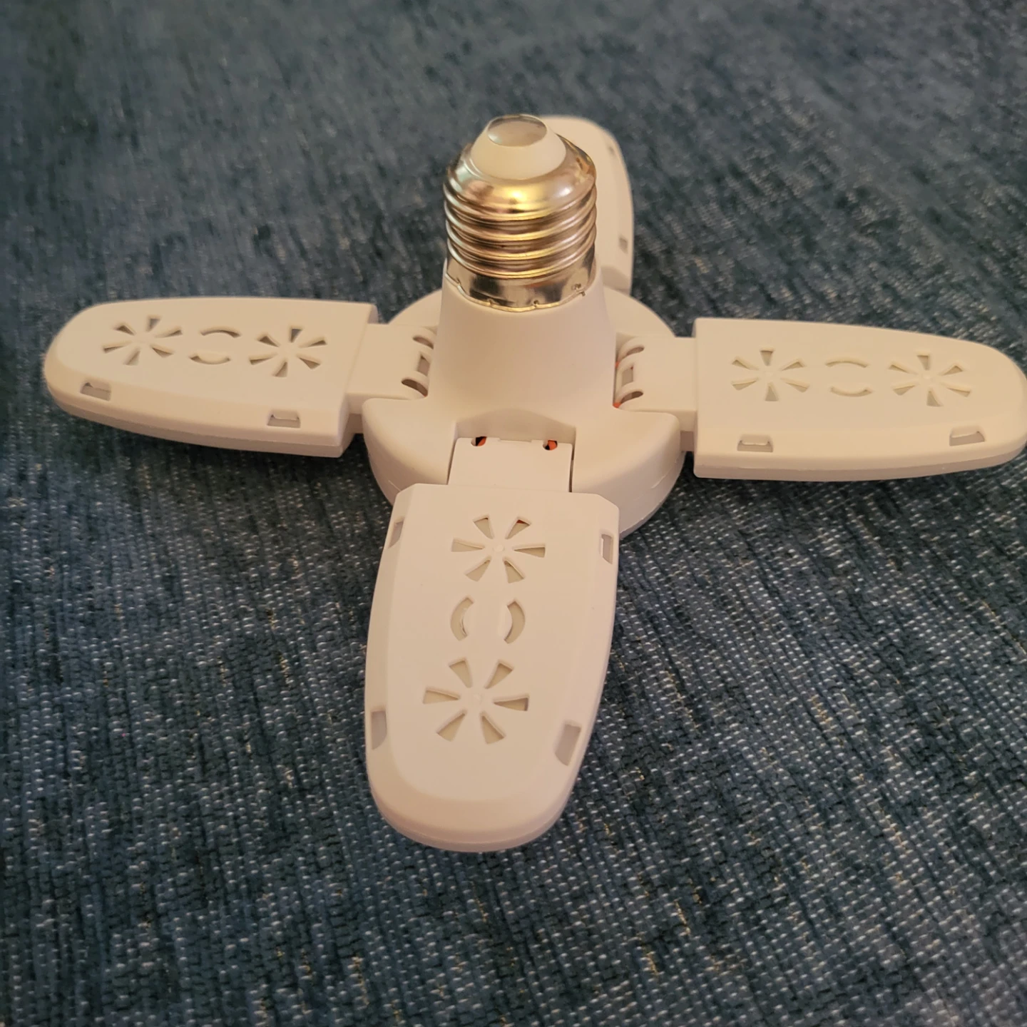 Mini Fan LED Bulb - photo 2