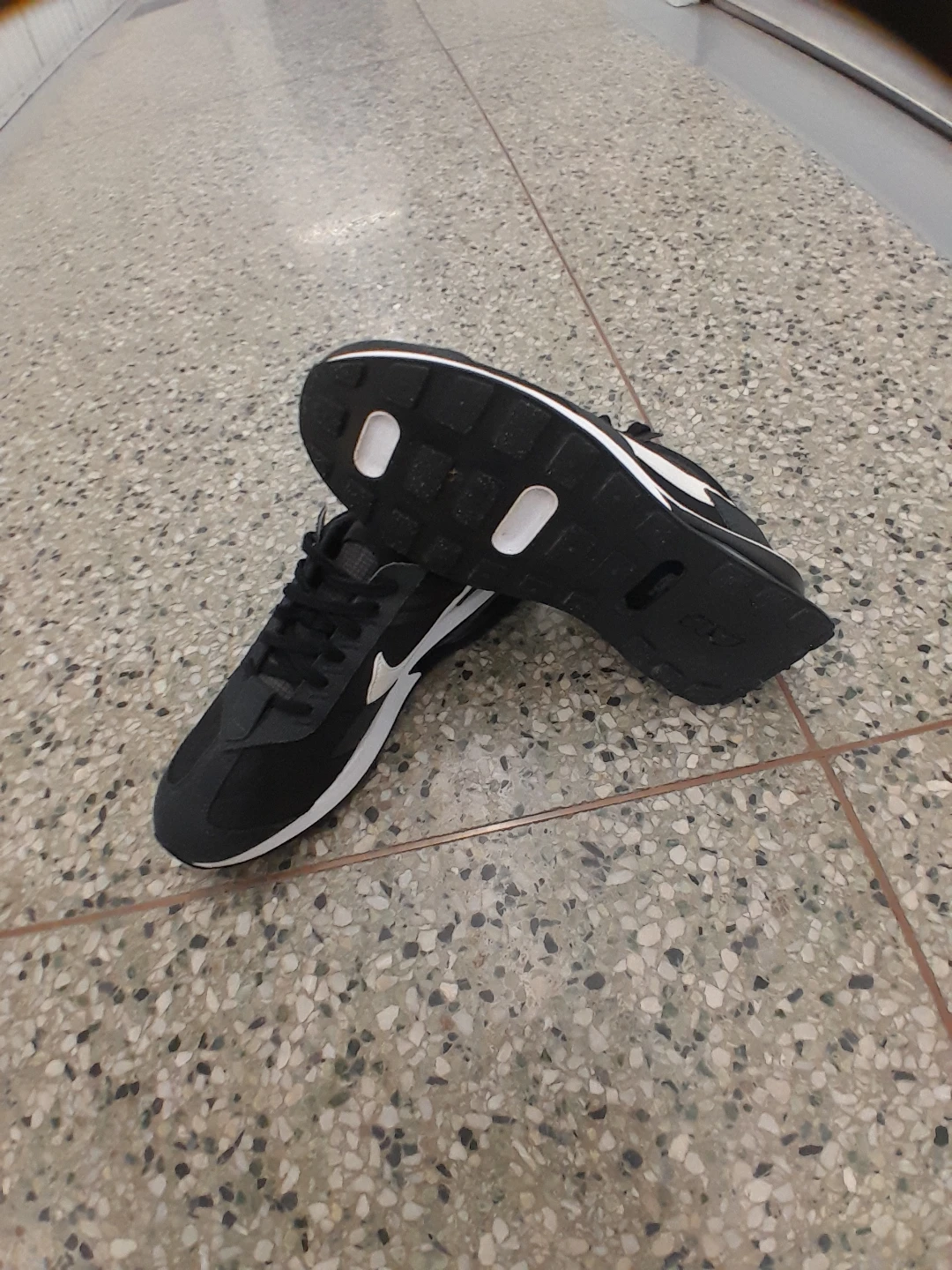 Nike Black White Sneakers Men's Size 11 - photo 2