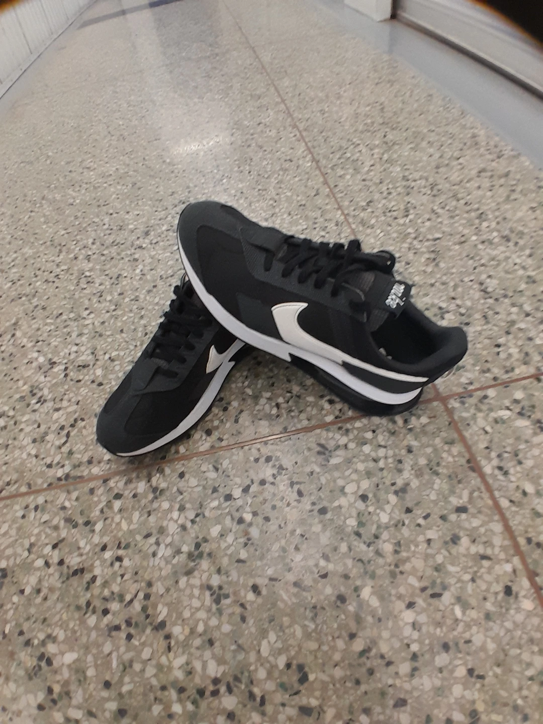 Nike Black White Sneakers Men's Size 11 - photo 4