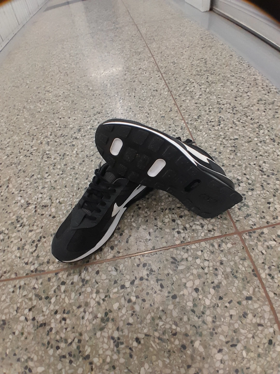 Nike Black White Sneakers Men's Size 11 - photo 5