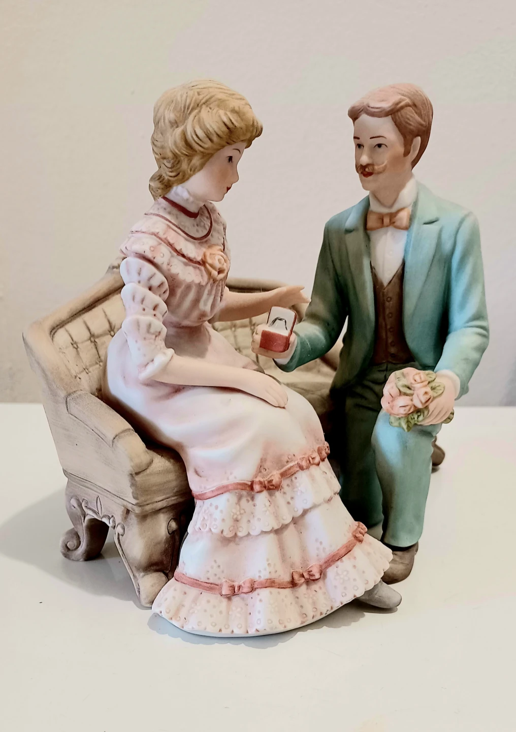 1984 Enesco Treasured Memories The Engagement Figurine - photo 2