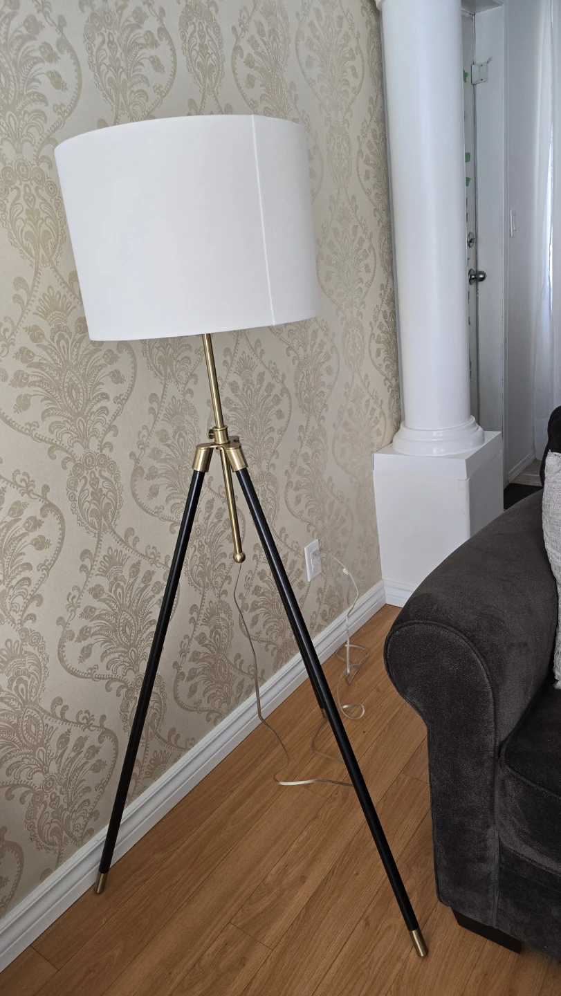 Tripod lamp