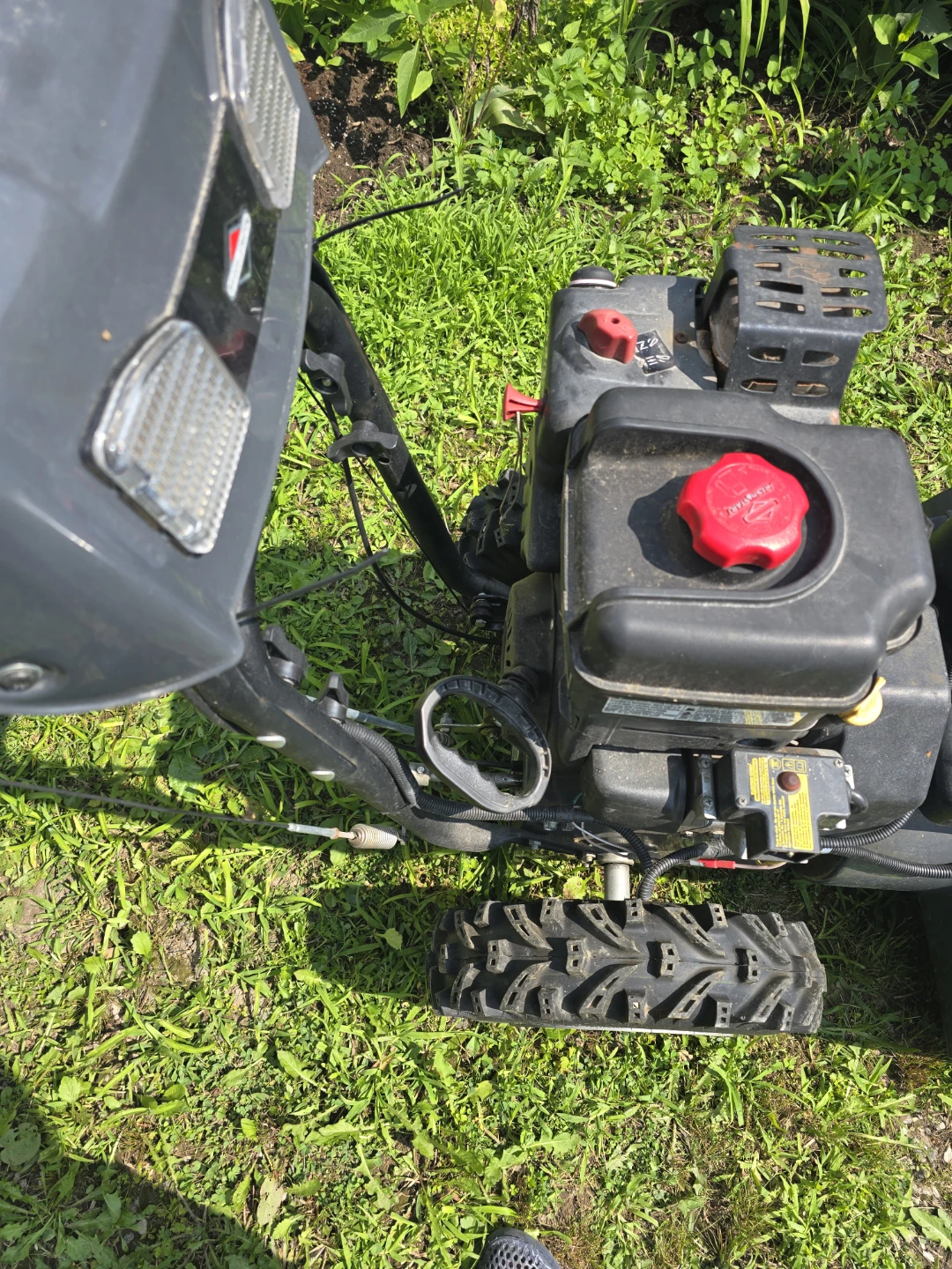 Briggs & Stratton 1226HD Snow Blower - photo 5