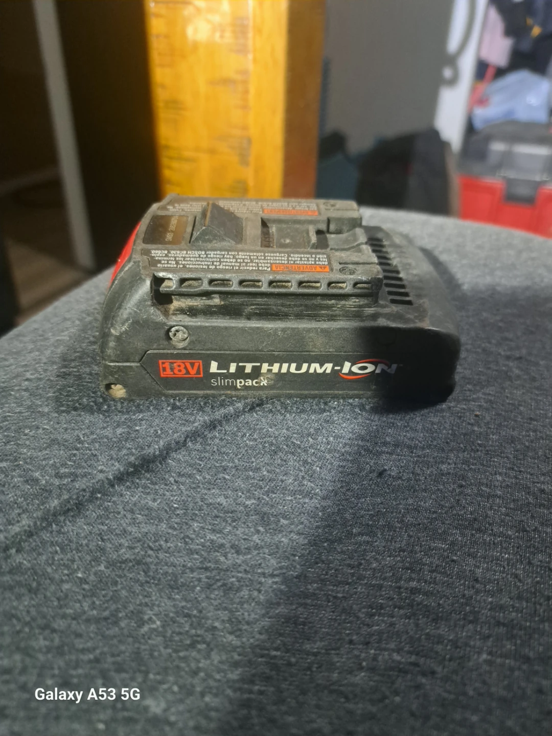 Bosch 18V 4.0Ah Li-Ion Slimpack Battery and Charger - photo 2