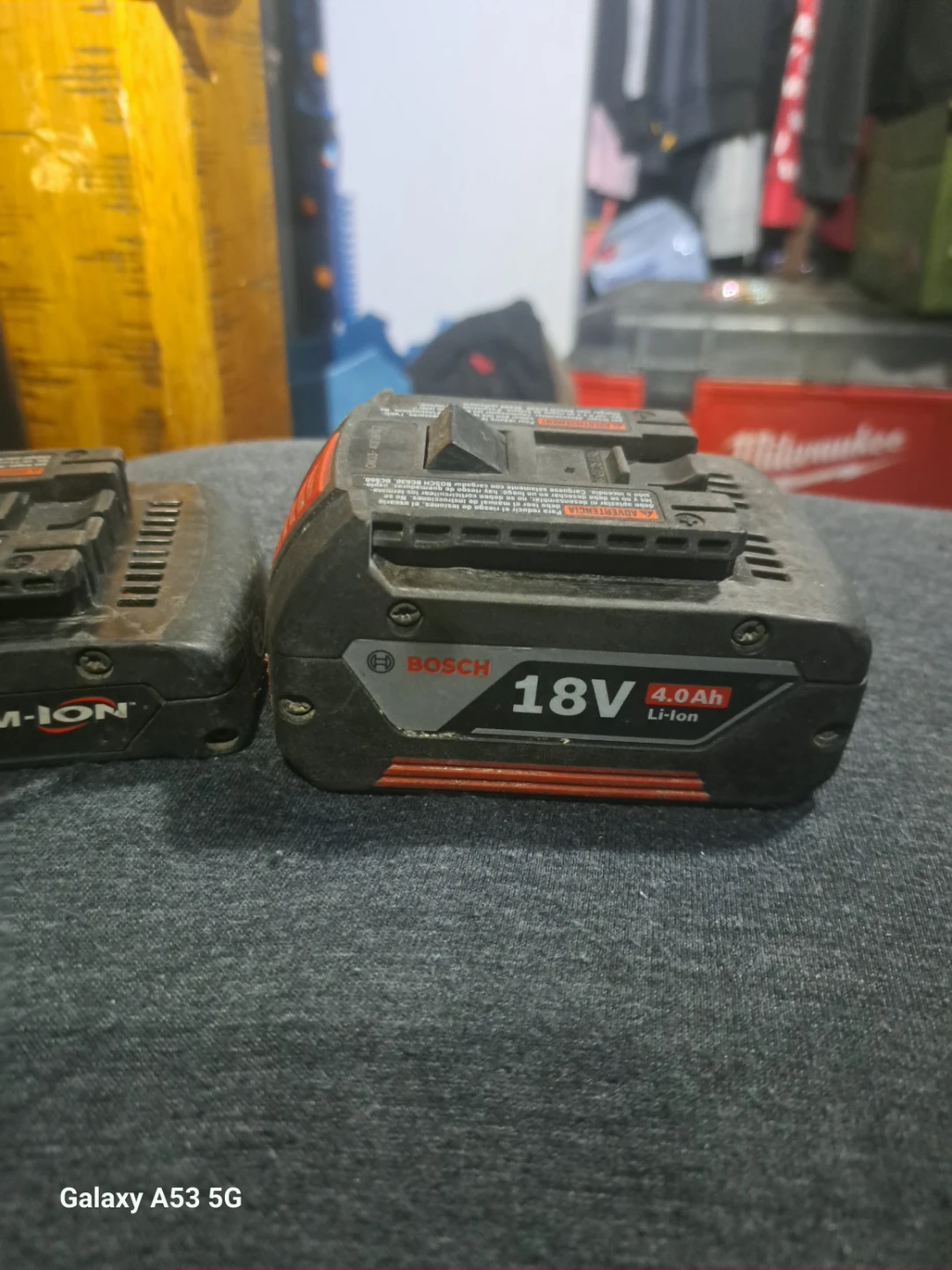 Bosch 18V 4.0Ah Li-Ion Slimpack Battery and Charger - photo 3