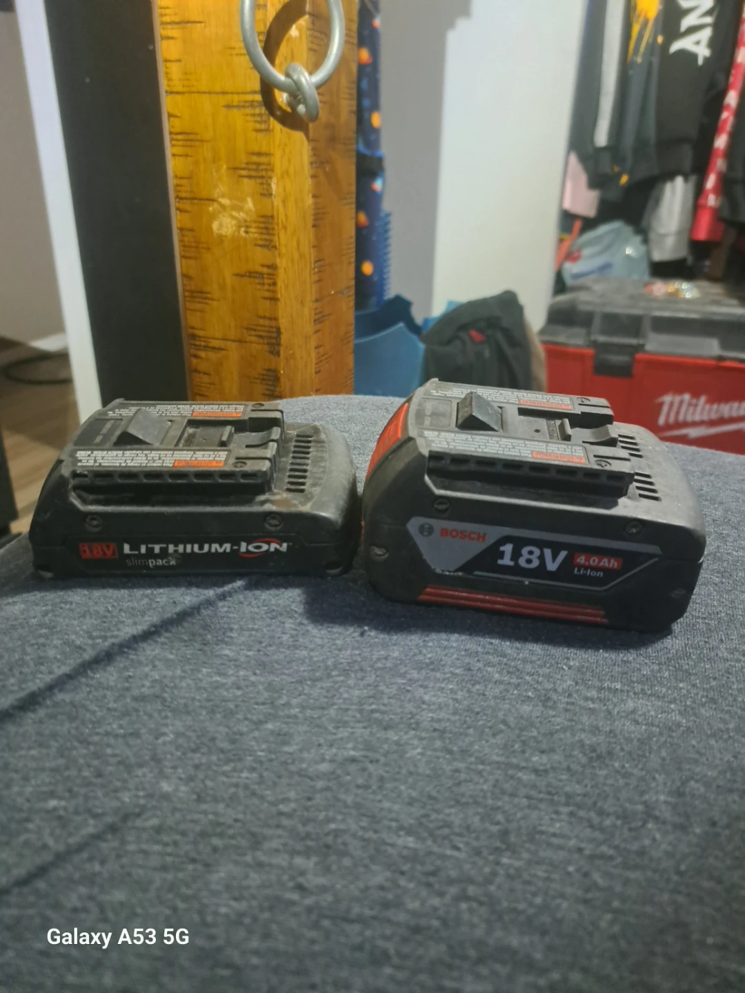 Bosch 18V 4.0Ah Li-Ion Slimpack Battery and Charger - photo 4