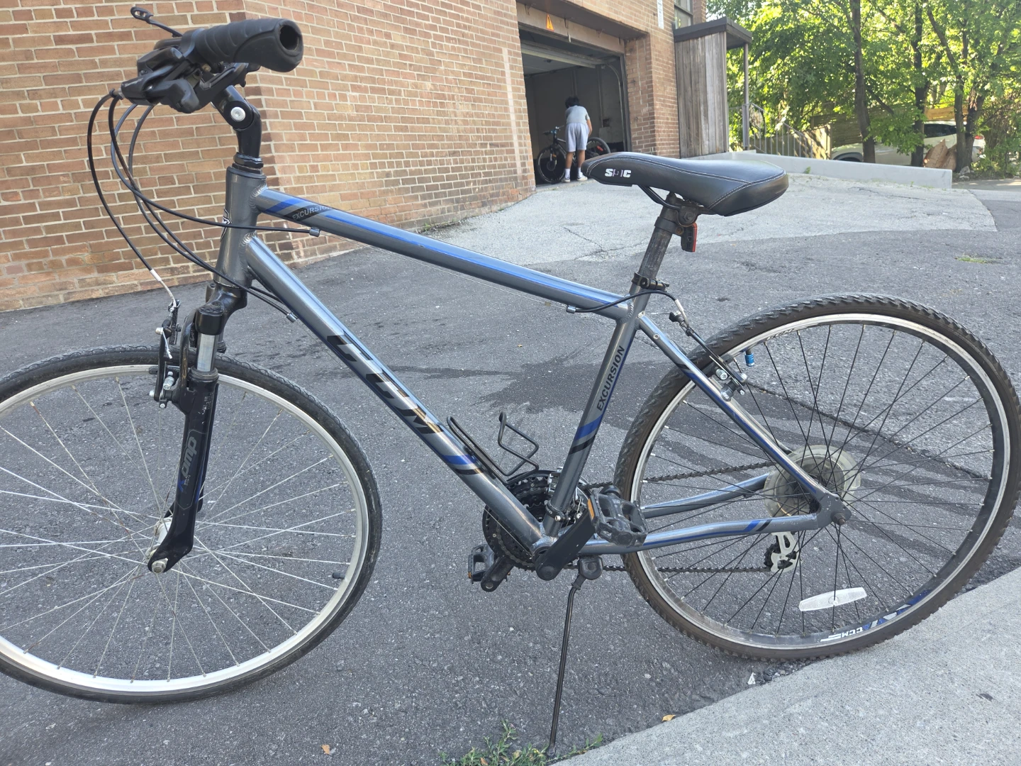 HYBRID BIKE