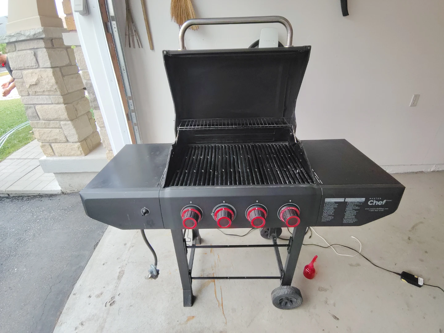 Master Chef 4-Burner Propane Grill