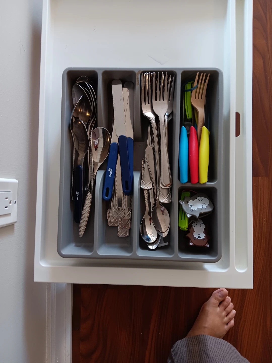 Cutlery Set with Utensil Organizer