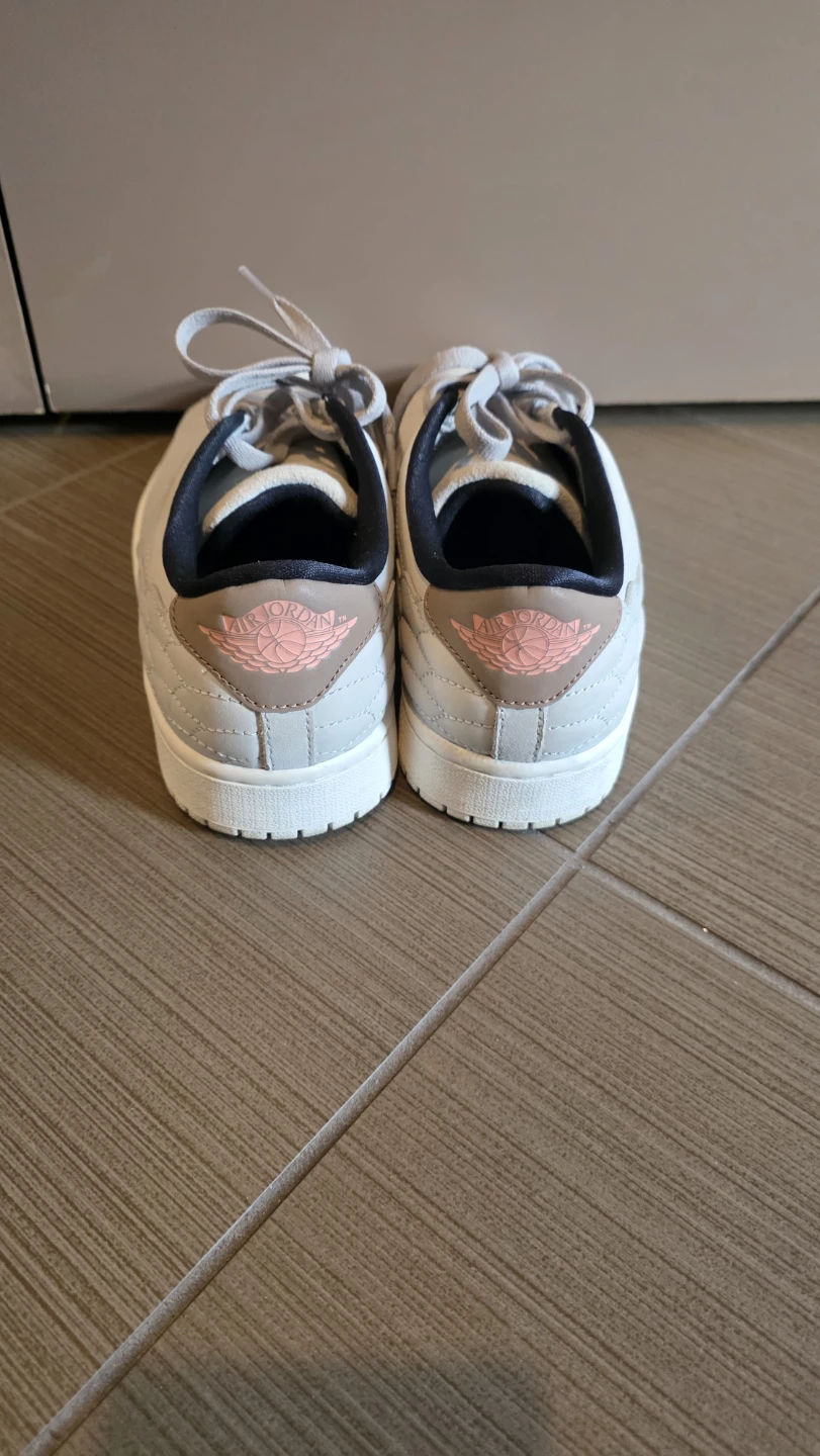 Air Jordan 1 Low SE - photo 3