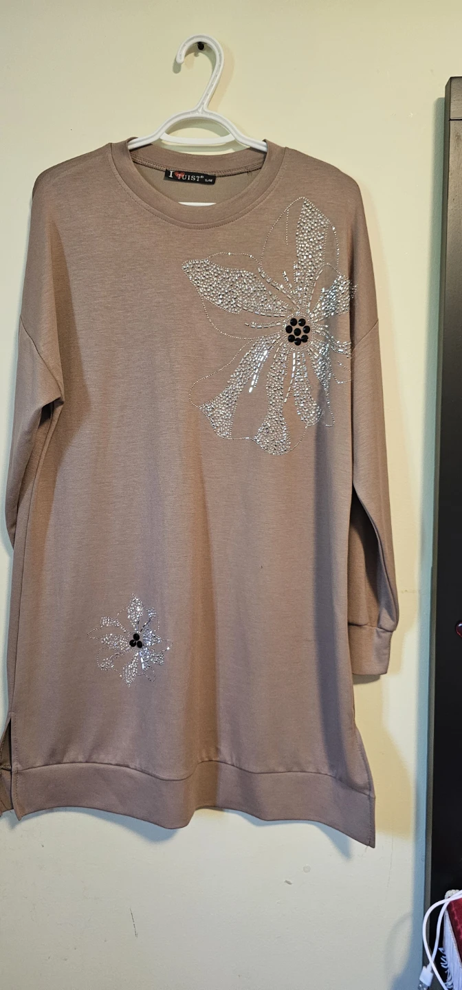 I❤️ TWIIST Embellished Floral Tunic Sweater