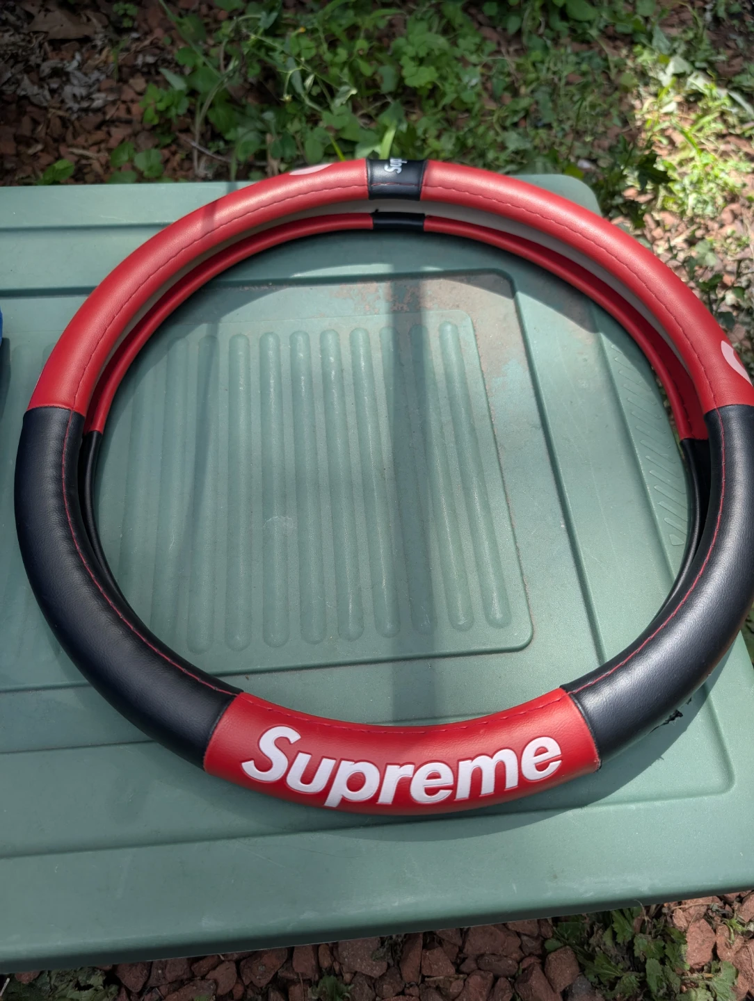 Supreme Steering Wheel Cover Red/Black