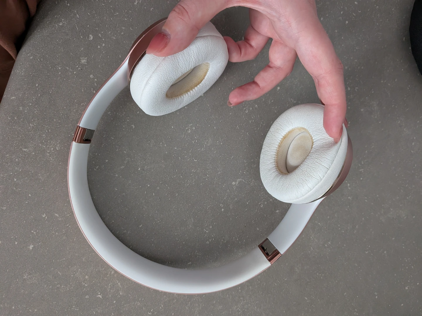 Beats Solo Wireless Headphones Rose Gold - photo 2