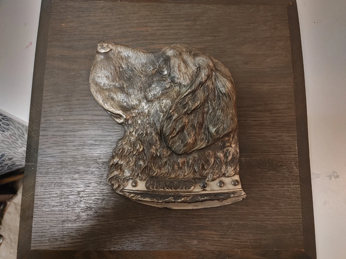 Plaque de tête de chien "HEKU"