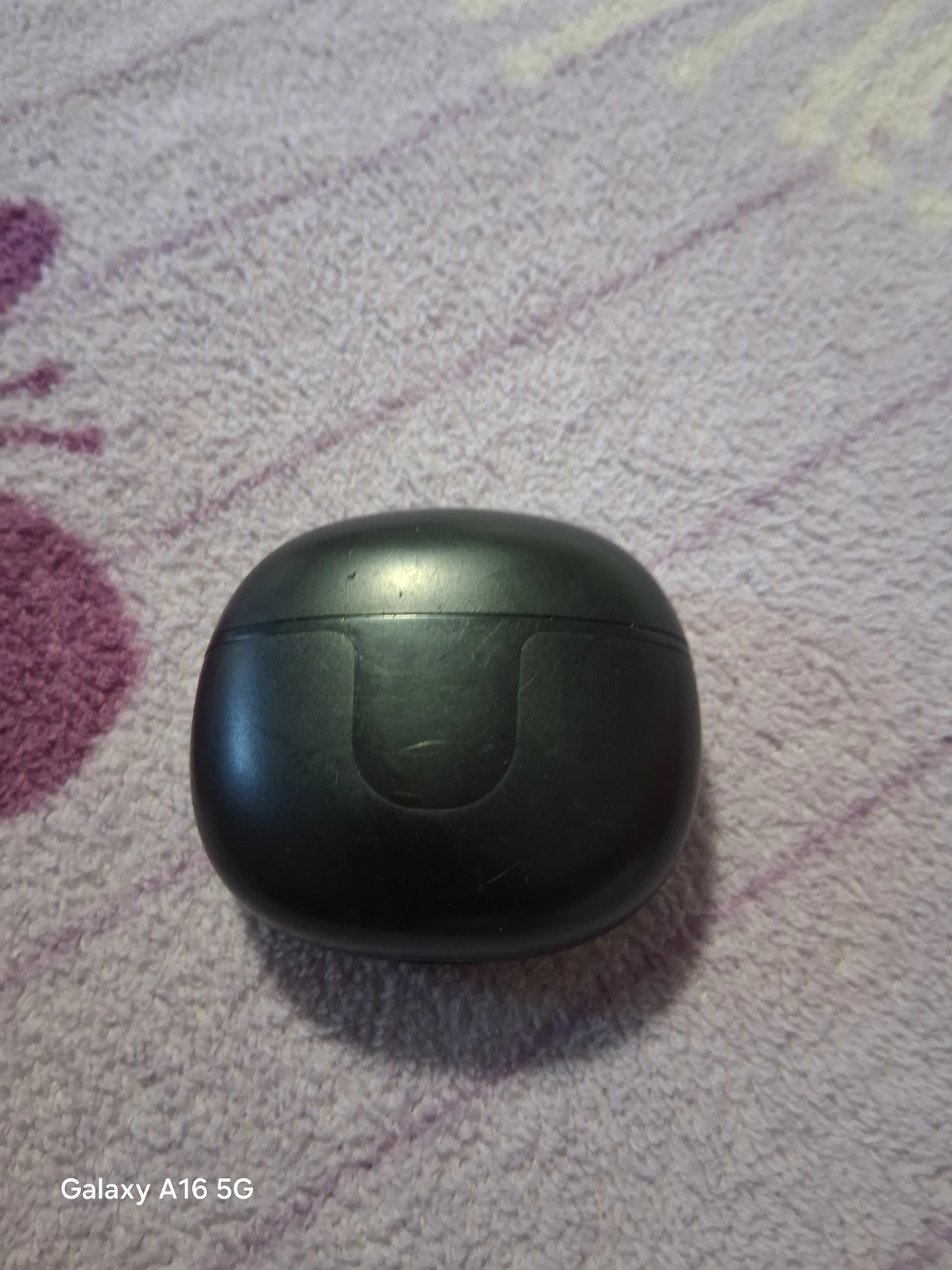 Black Wireless Earbud Case with earbud