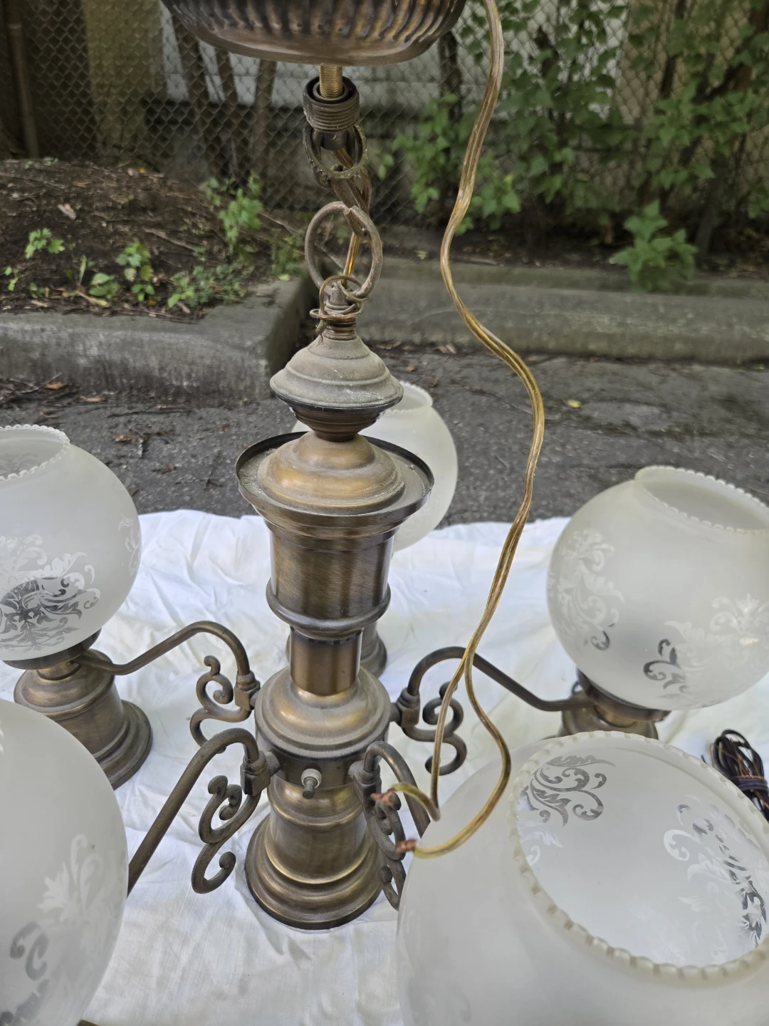 Vintage 6-Light Chandelier with Frosted Glass Globes - photo 4
