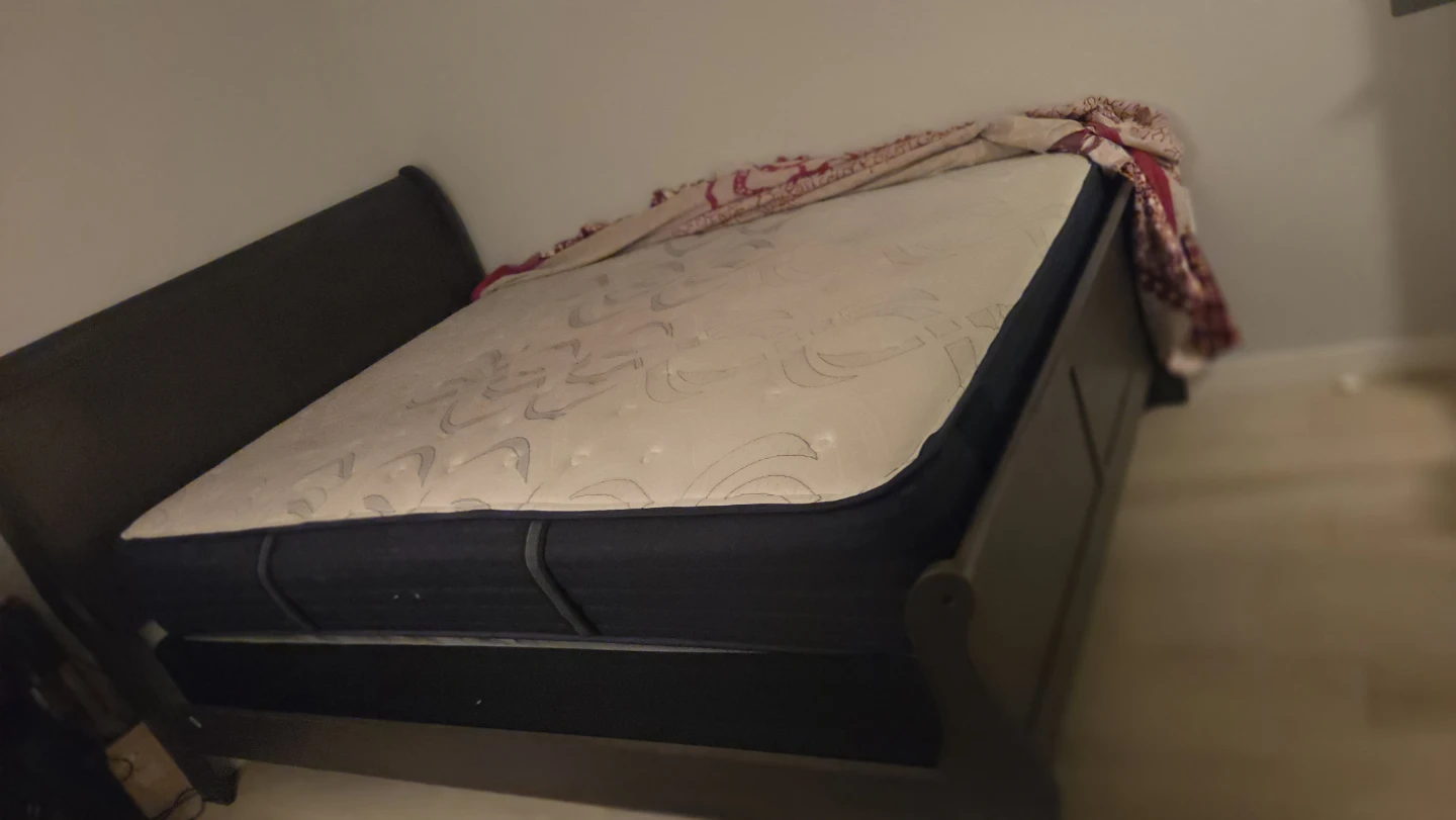Bed and mattress - photo 2