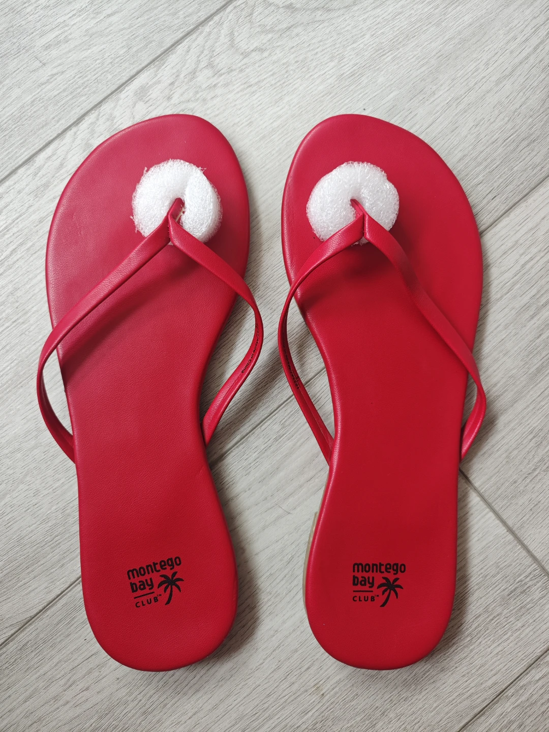 Montego Bay Club Red Flip Flops - Size 9