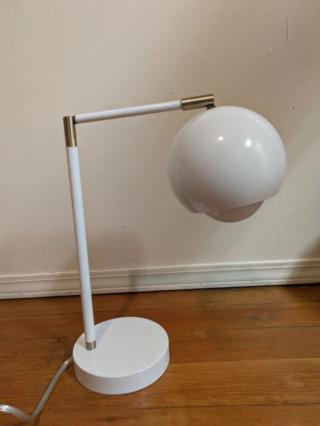 White and brass Adjustable Table Lamp in White