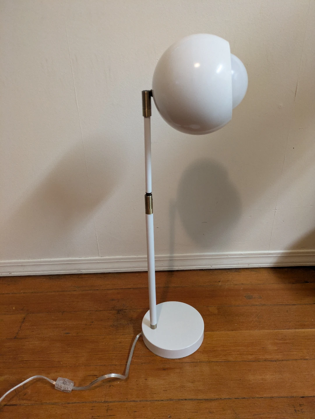 White and brass Adjustable Table Lamp in White - photo 3