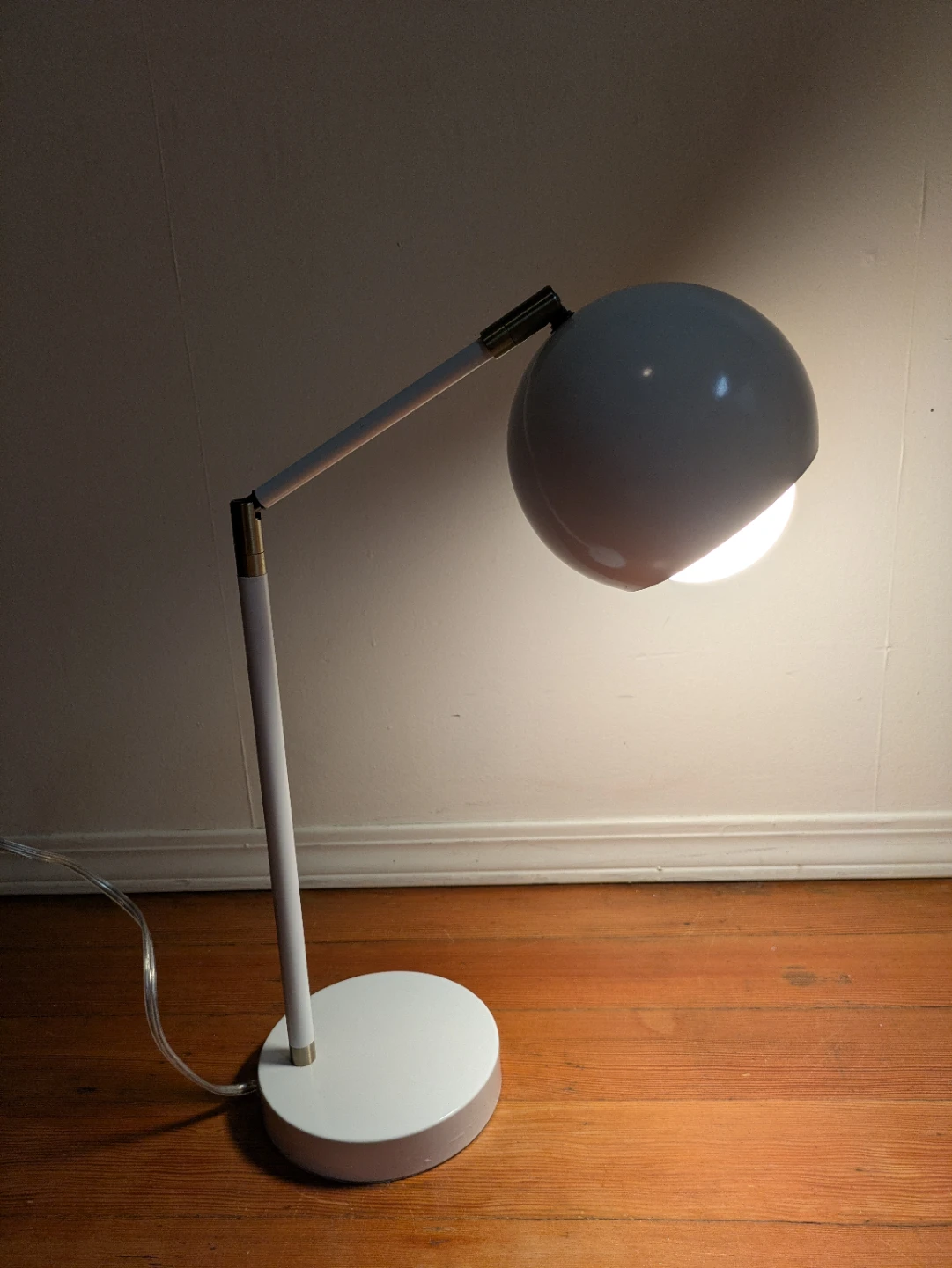 White and brass Adjustable Table Lamp in White - photo 4
