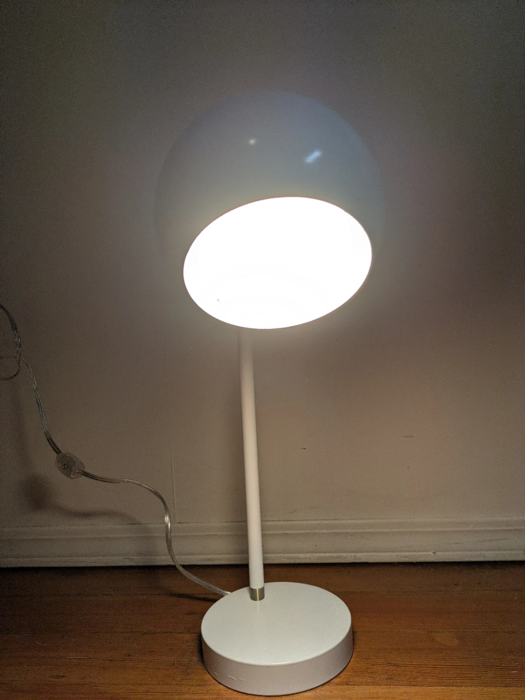 White and brass Adjustable Table Lamp in White - photo 5
