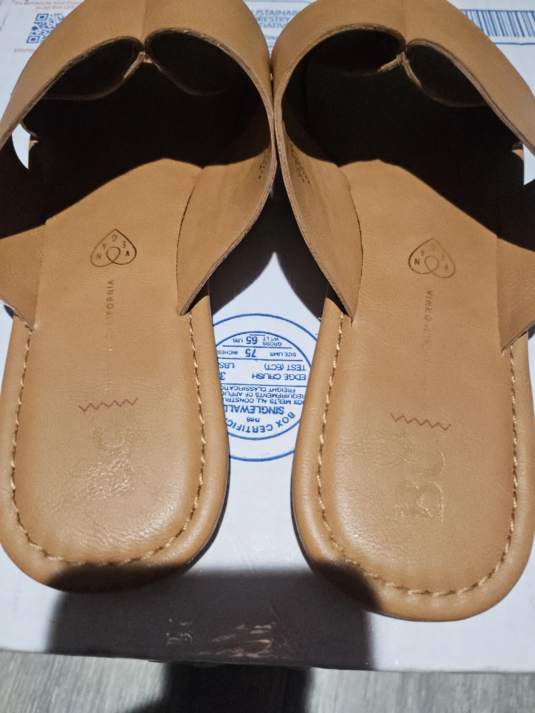 BCI "California" Tan Faux Leather Slide Sandals Size 8 - photo 2