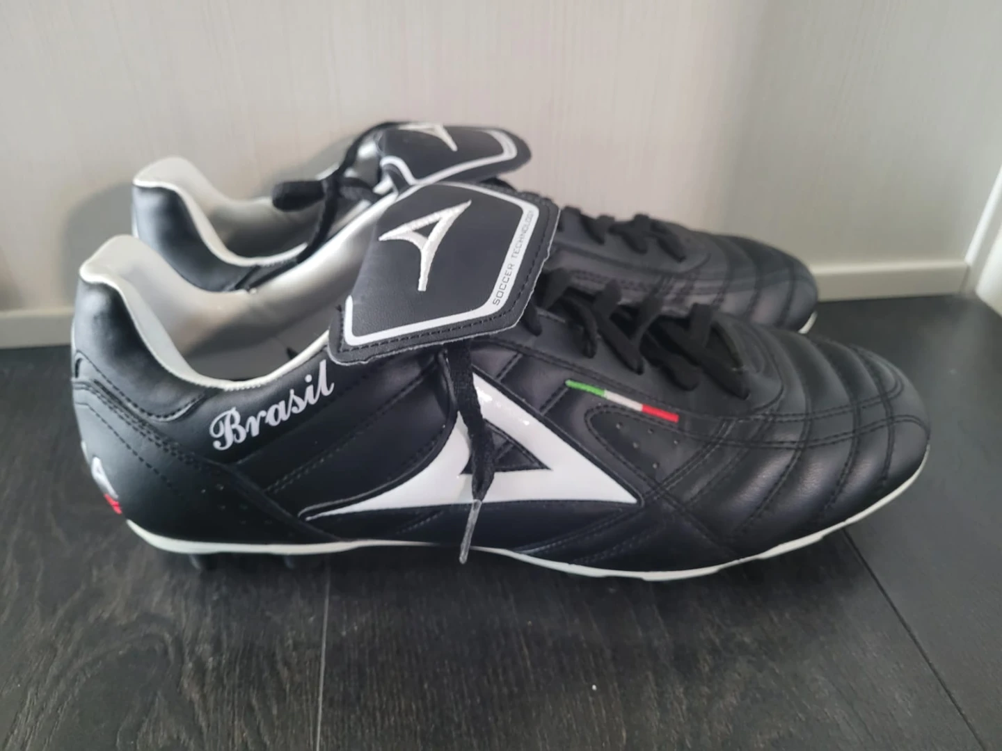 Black Soccer Cleats - Soccer Technology - photo 3