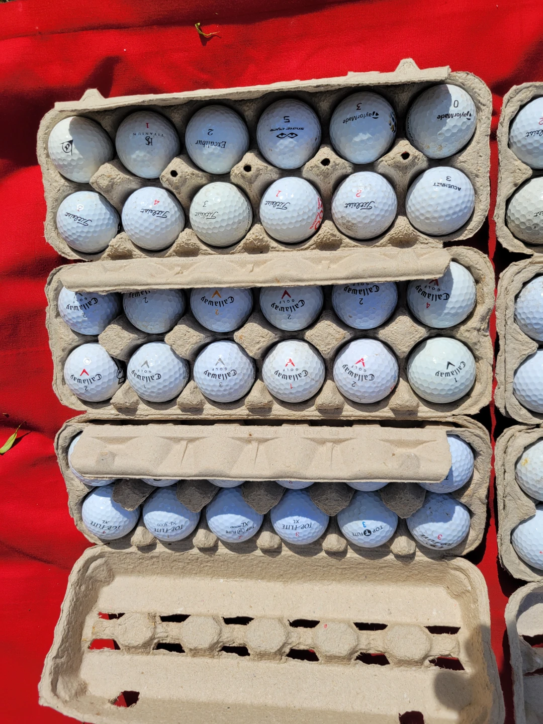 8 dozen golf balls in good condition - photo 3