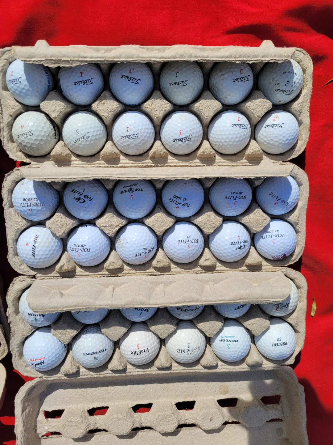 8 dozen golf balls in good condition - photo 4