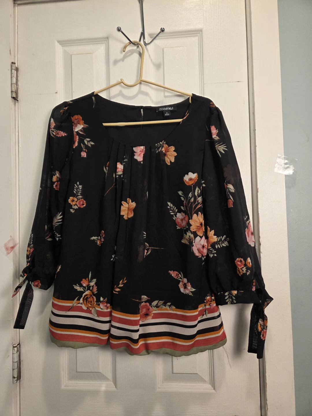 Roz & Ali Black Floral Dress Size S