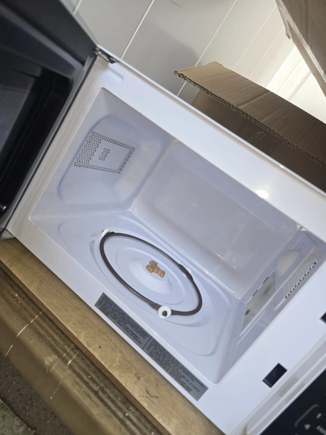 Hamilton Beach Microwave – Like New (Used Only 2 Months) - photo 2