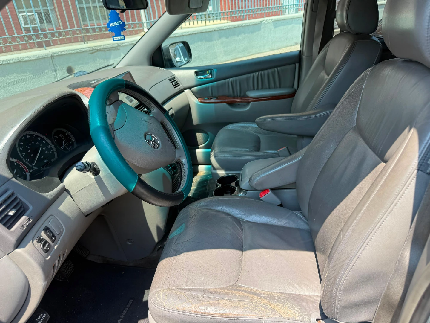 Toyota Sienna Minivan - photo 3