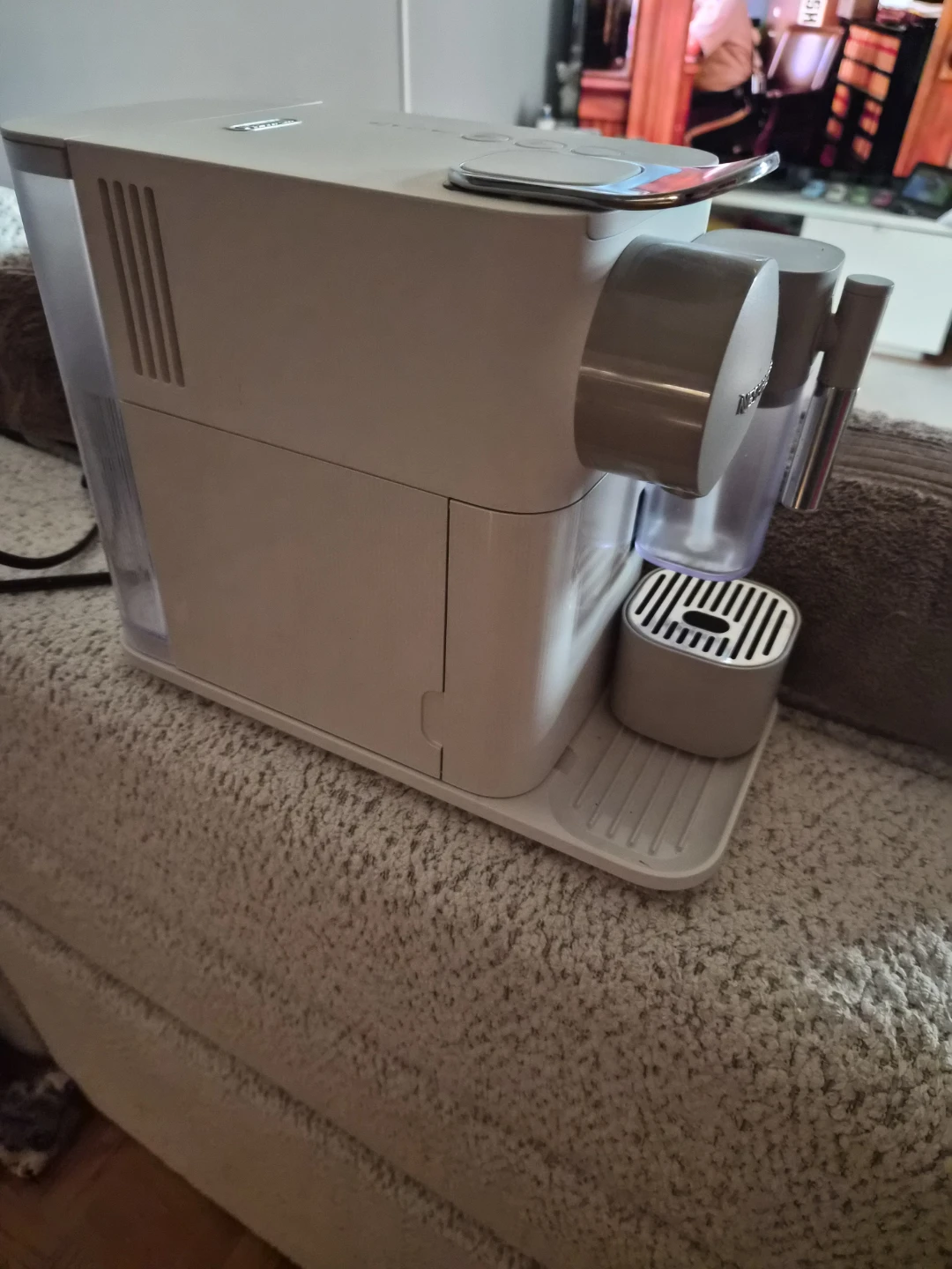 Nespresso DeLonghi Coffee Machine - photo 2