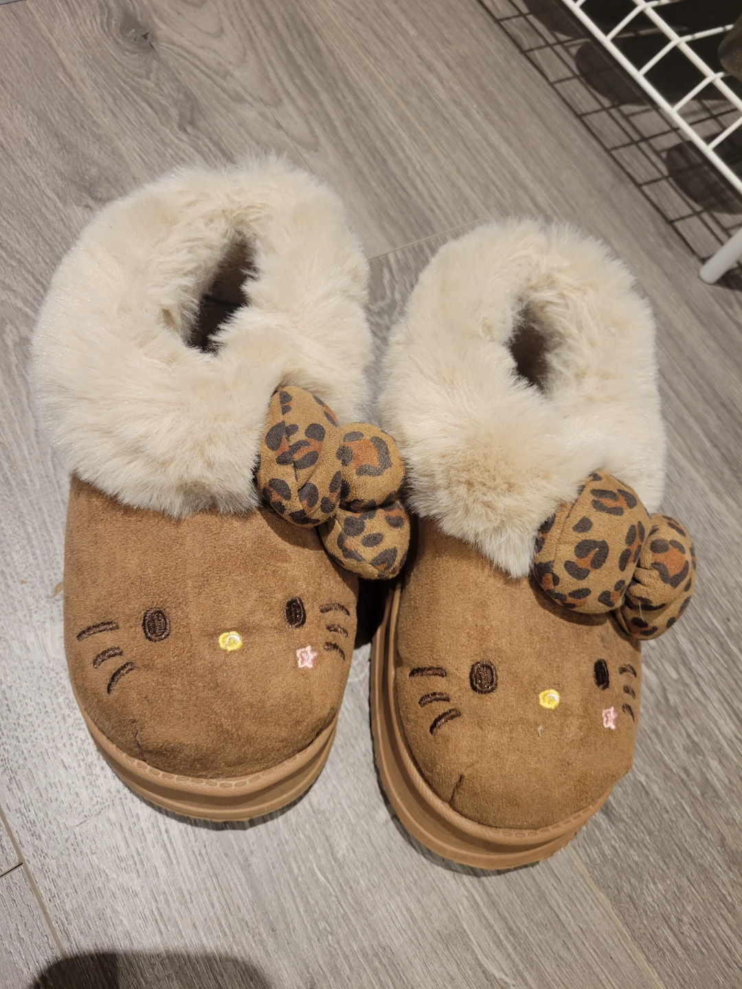 Hello Kitty Fuzzy Slippers Size 36-37