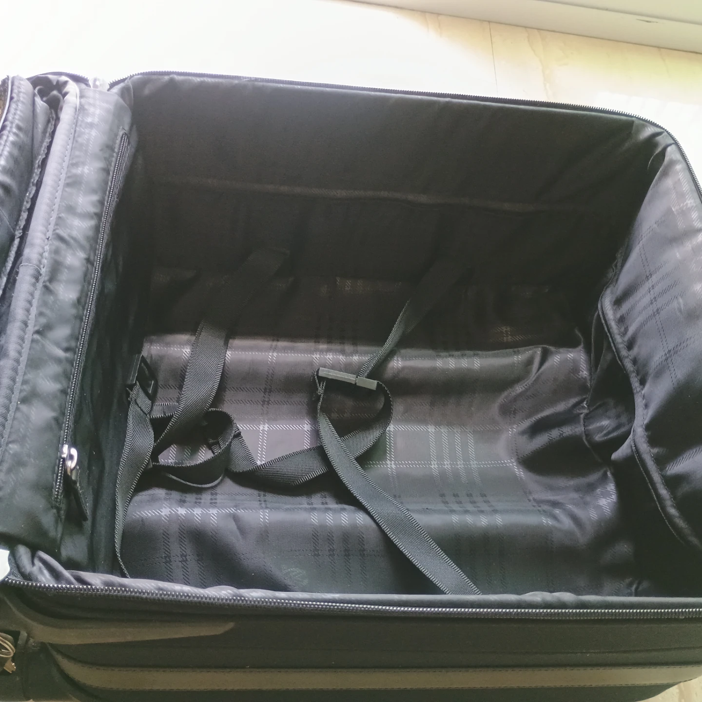 WANTAMA Black Carry-On Spinner Suitcase - photo 4