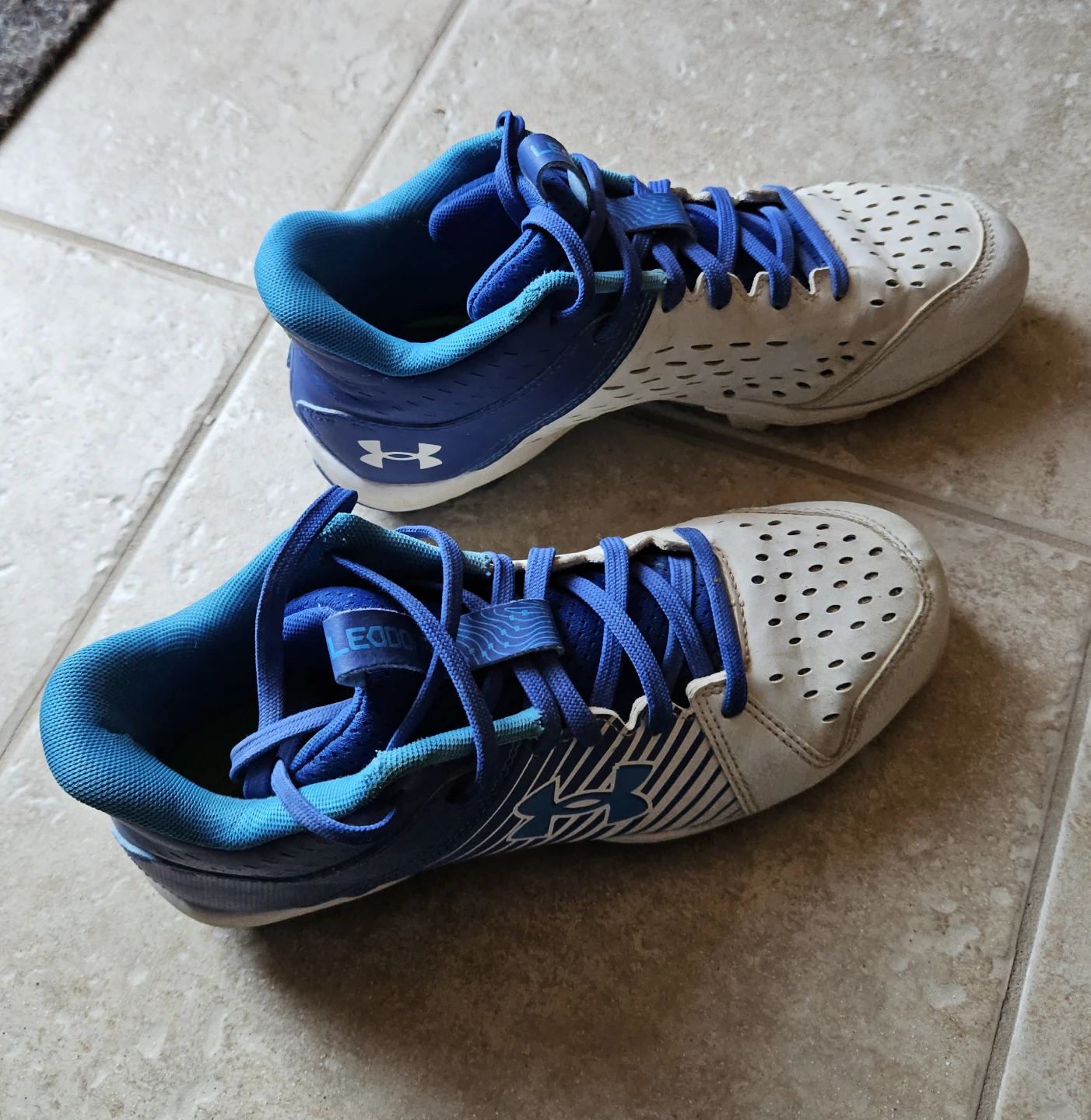Size 6 Youth Under Armour Baseball Cleats - photo 3