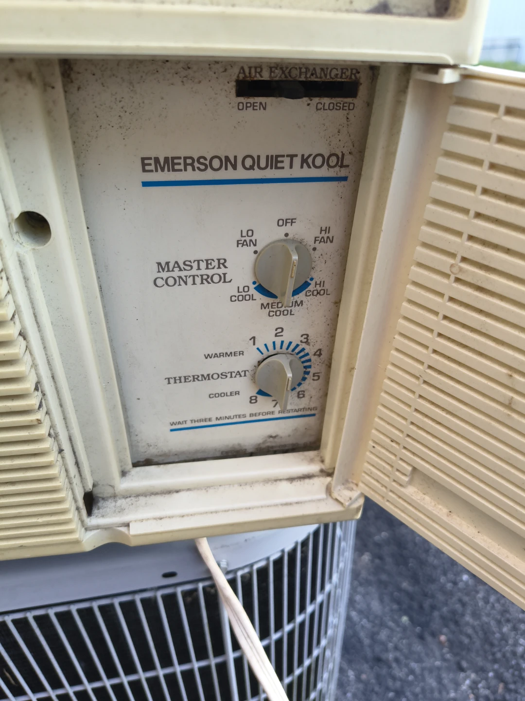 Emerson quiet Kool 10000 btu air conditioner - photo 2