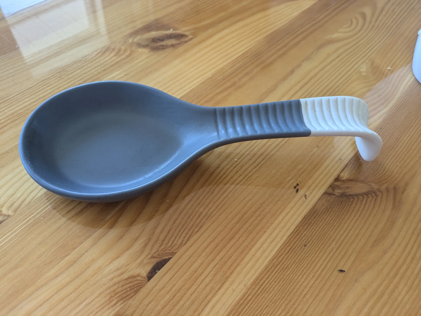 Ceramic spoon holder