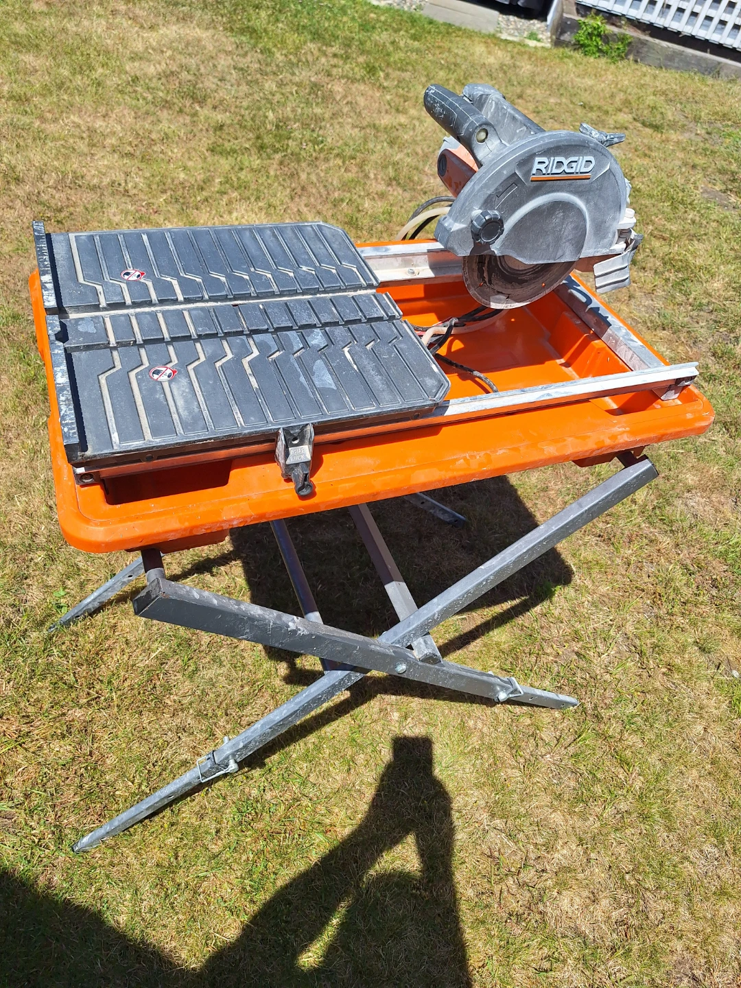 RIDGID 7" Wet Tile Saw with Stand
