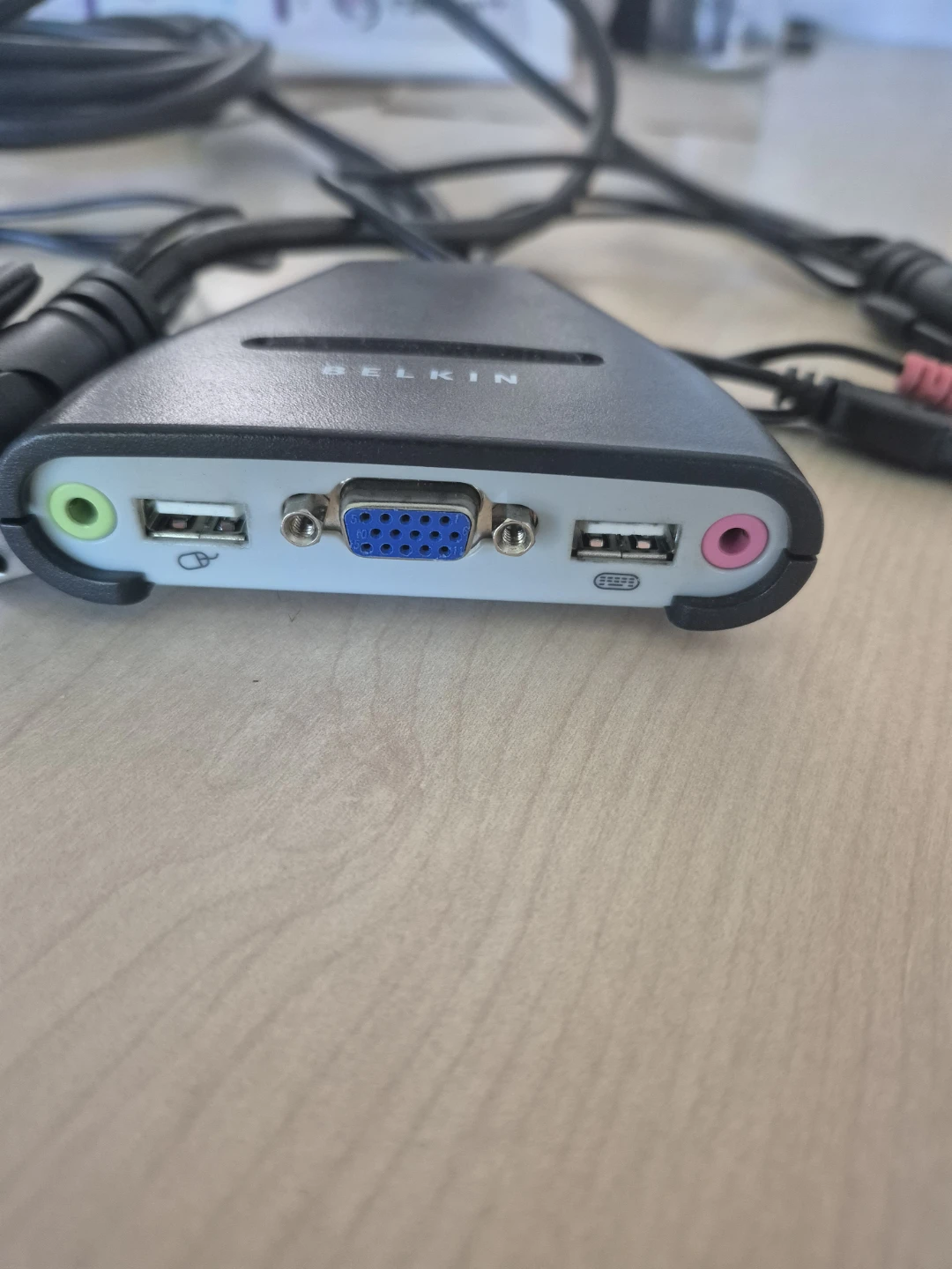 Belkin KVM Switch with VGA and USB - photo 2