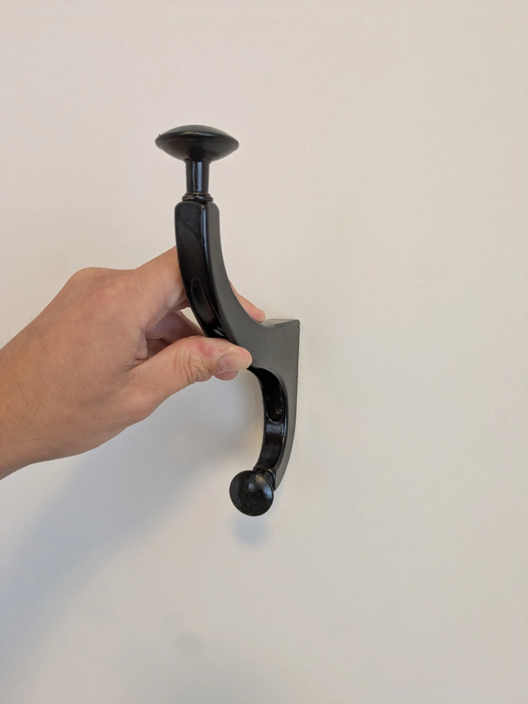 Three Wall-Mounted Hooks and HoMedics SoundSpa - photo 2
