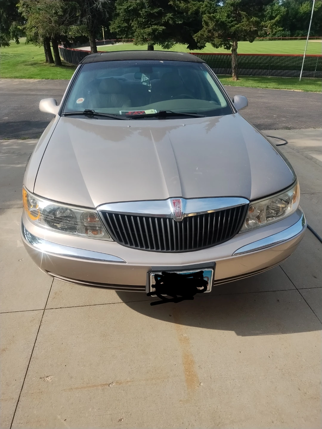 2000 Lincoln Continental Sedan - photo 2