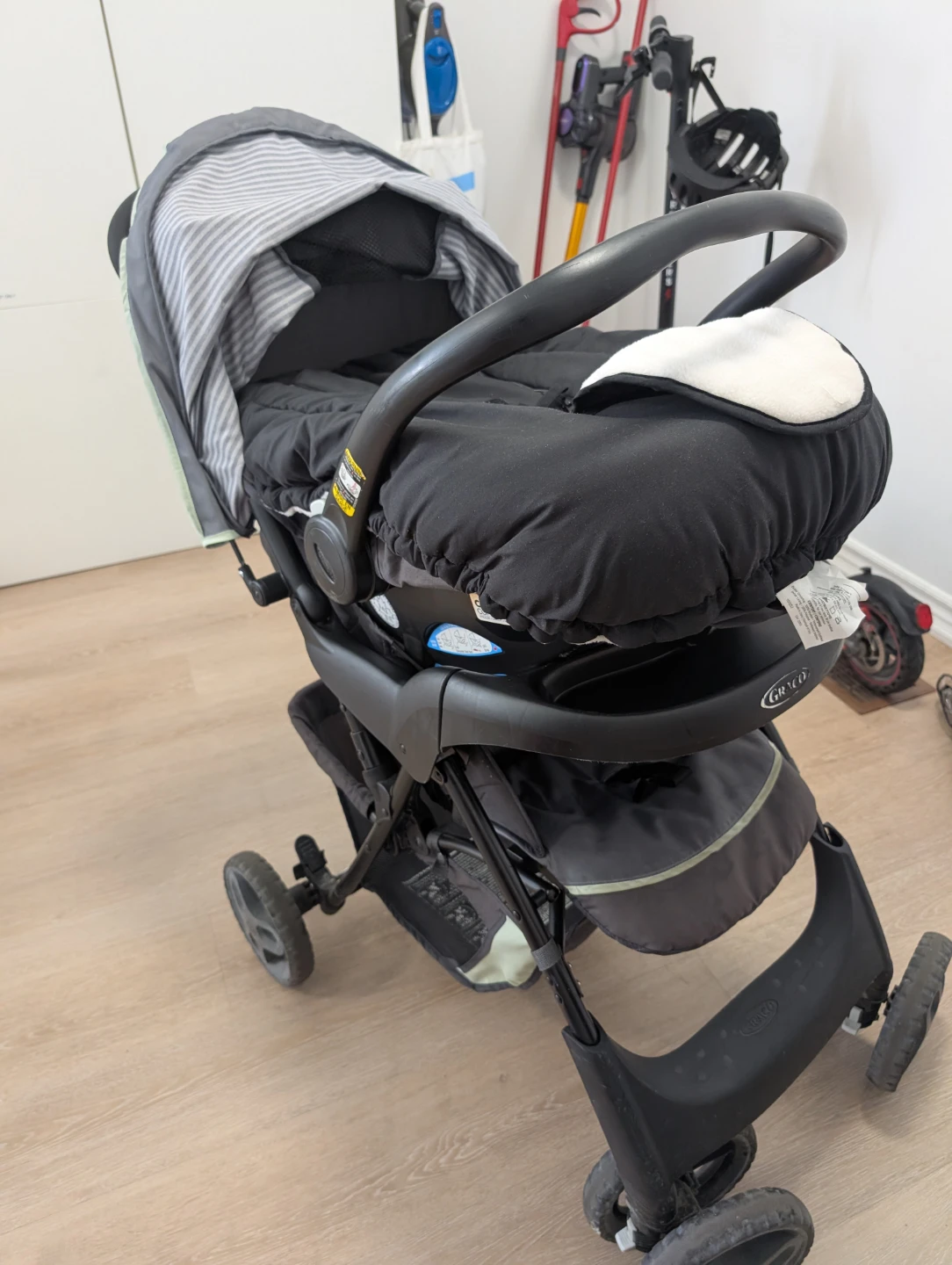 Graco Infant Car Seat and Stroller Travel System