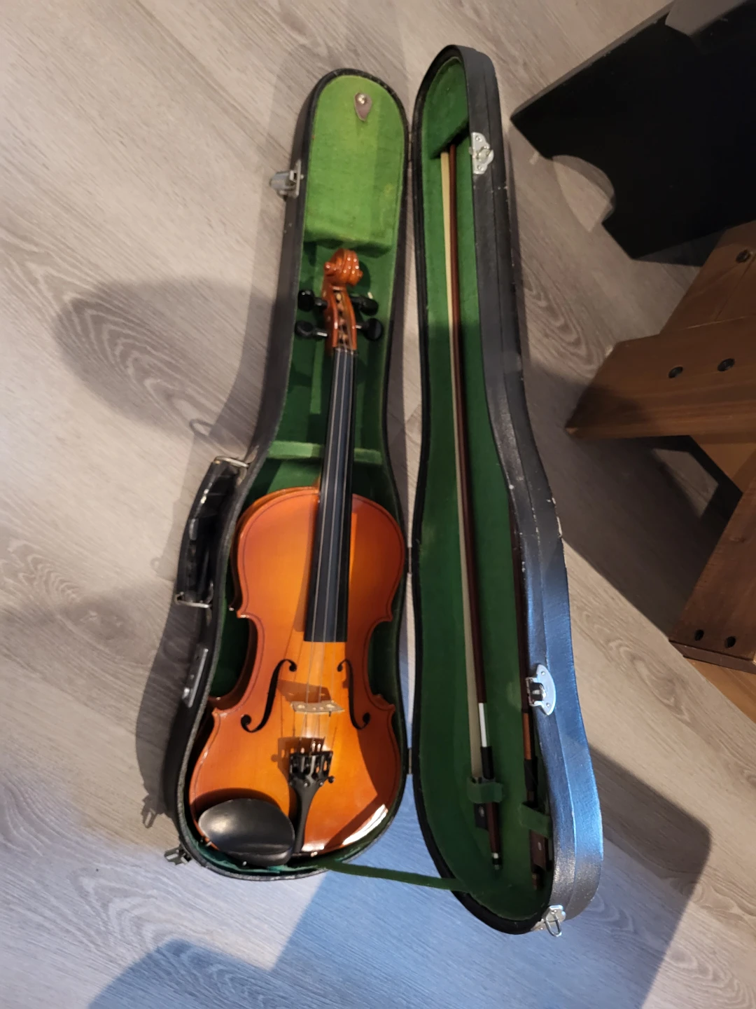 4/4 Full Violin with Case and Bow