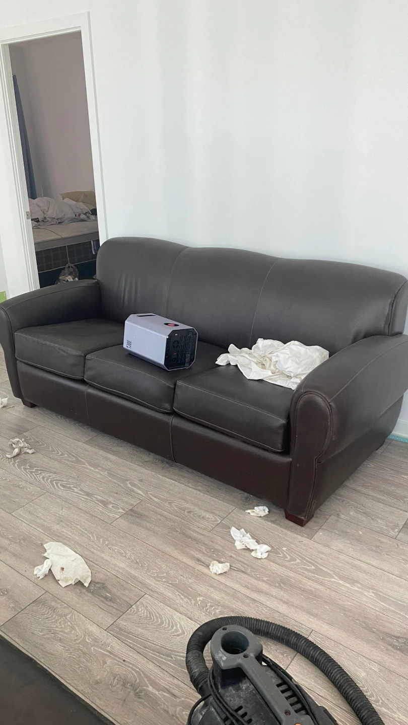 The Chesterfield Shop Leather Sofa set- 1+3