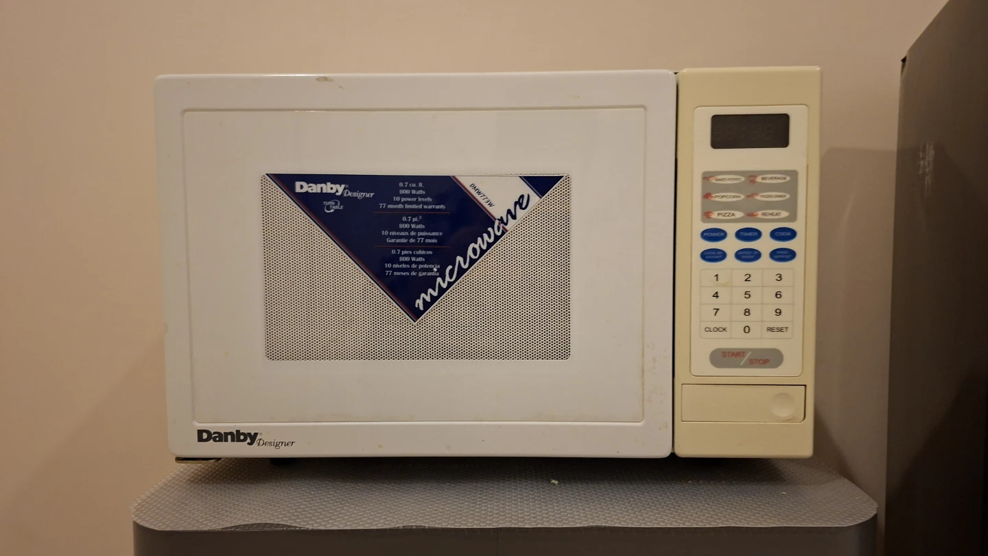 Danby Microwave DMW773W