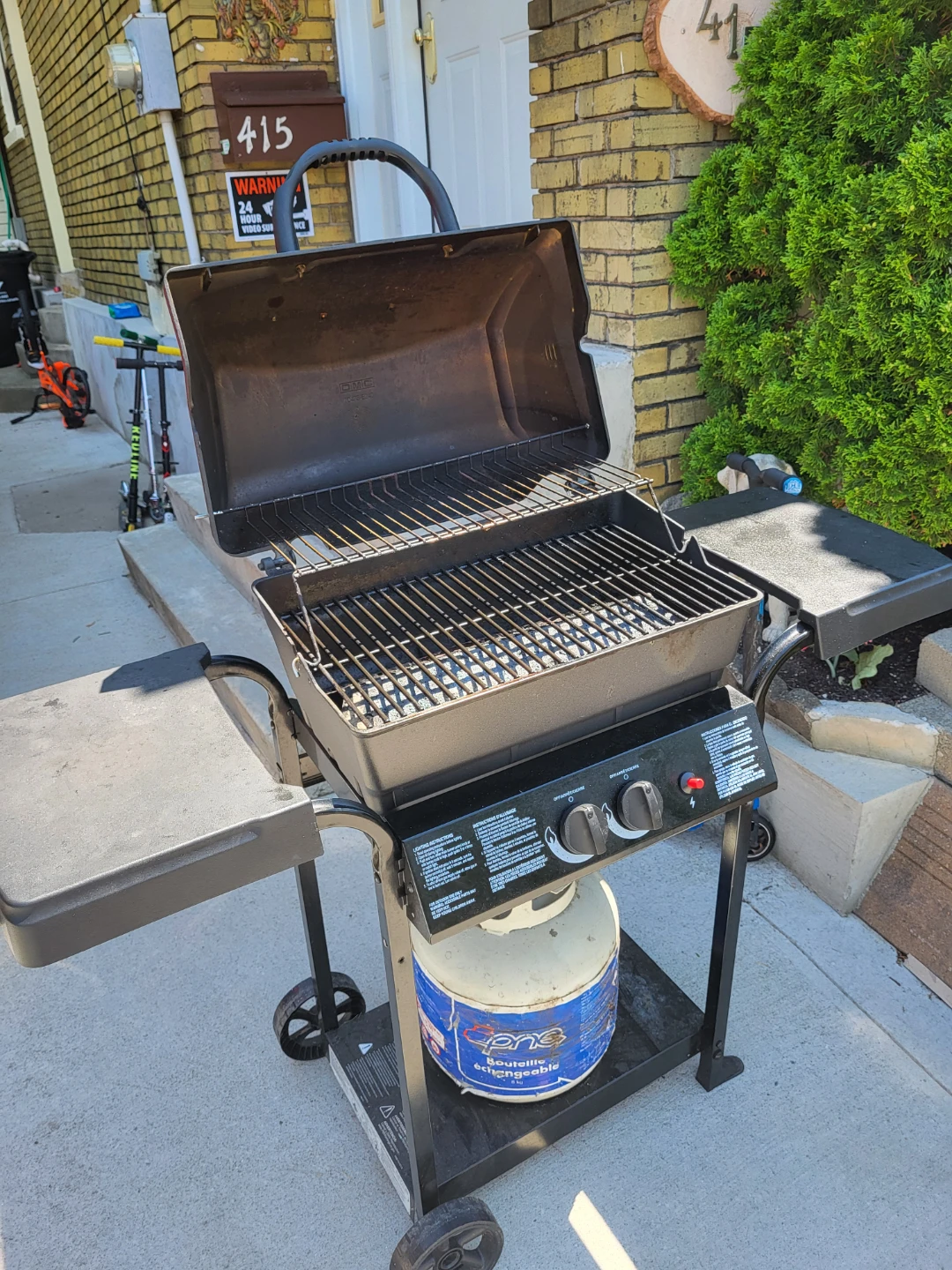 Broil King Gas Grill with Propane Tank - photo 2